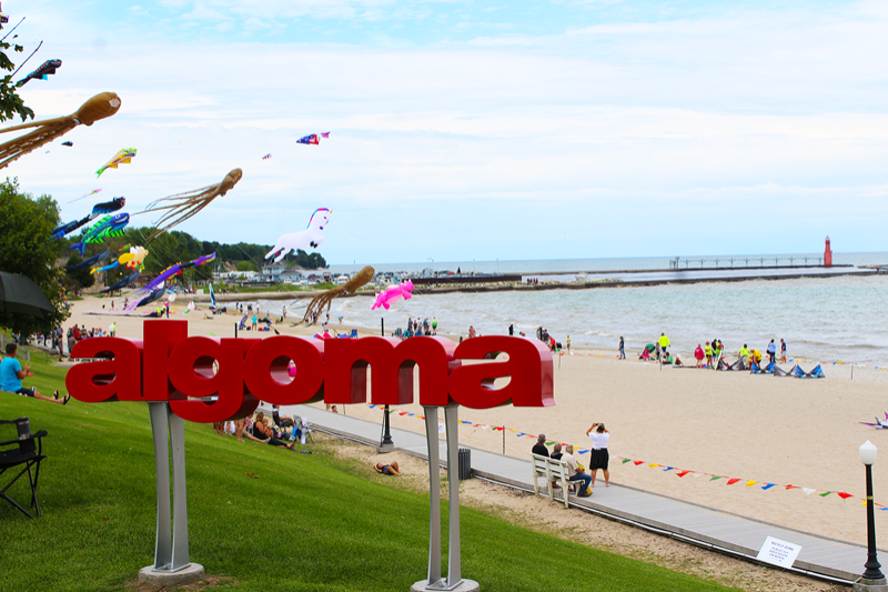 algoma-sign-beach-kites